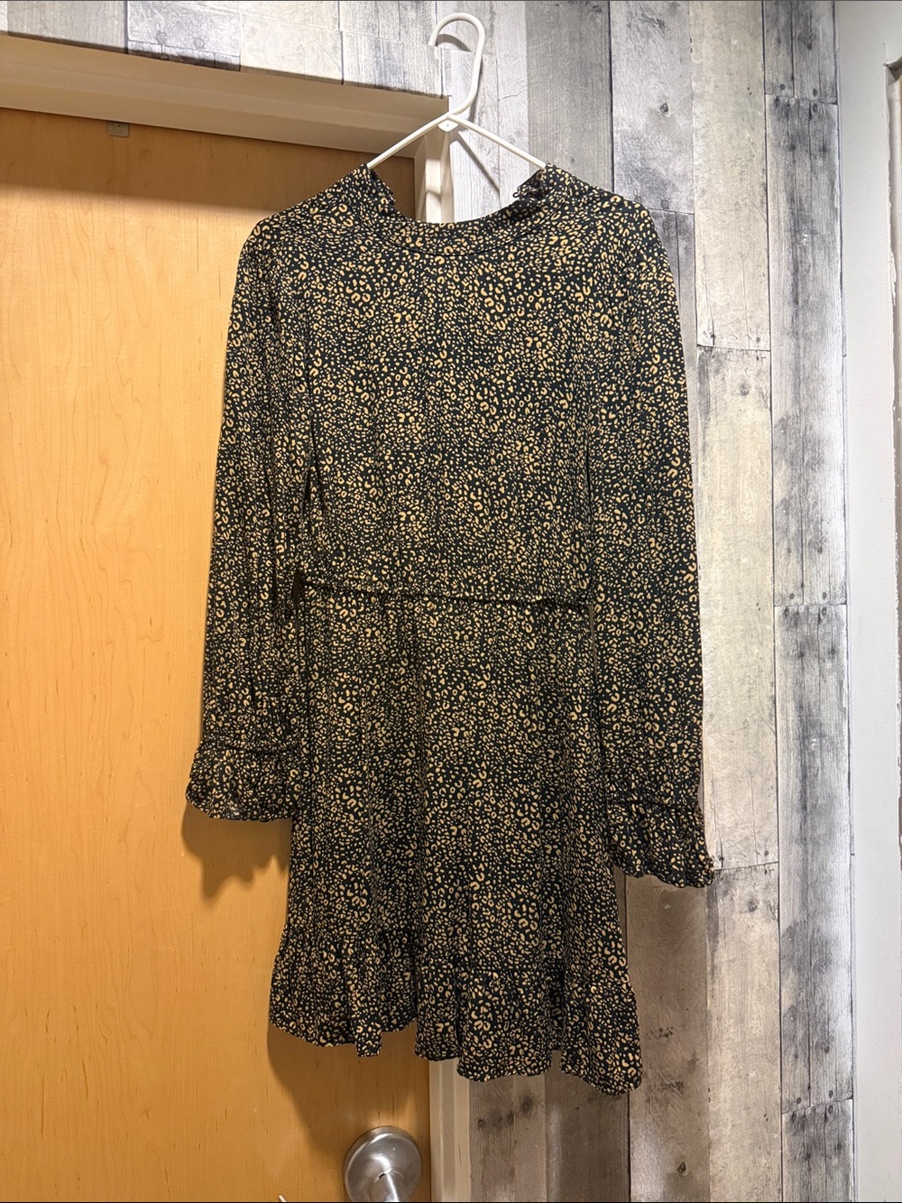 Women's Black and Gold leopard Long-Sleeve Dress